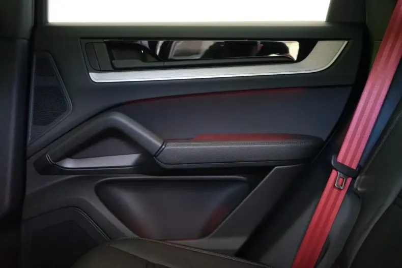 Porsche Cayenne din 2025 cu 9.300 km - oferta POR113631 - foto 3