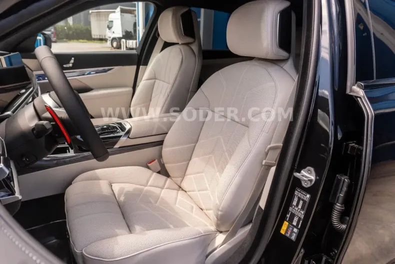 BMW M760 din 2025 cu 4.000 km - oferta BMW113640 - foto 3