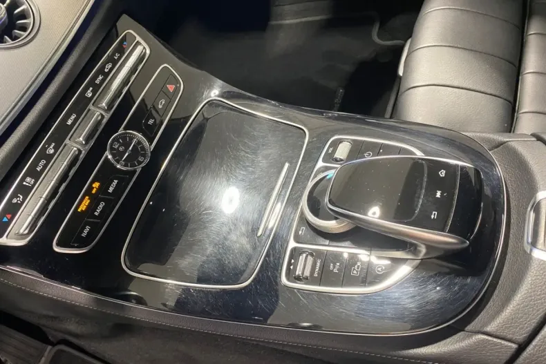 Mercedes-Benz E 200 din 2020 cu 60.550 km - oferta MER113650 - foto 18