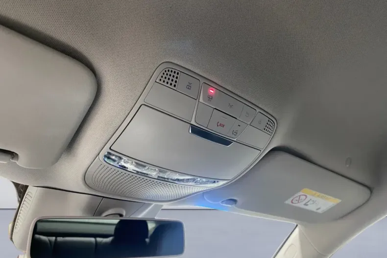 Mercedes-Benz E 200 din 2020 cu 60.550 km - oferta MER113650 - foto 20