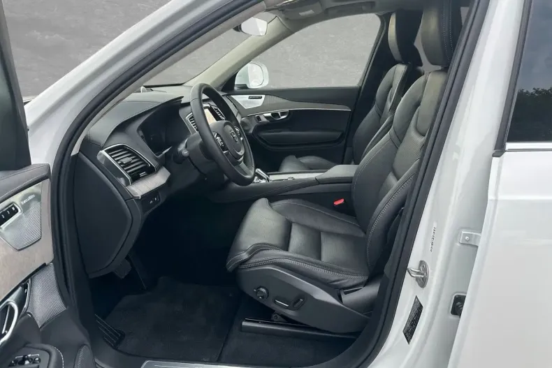 Volvo XC90 din 2024 cu 25.500 km - oferta VOL113674 - foto 3