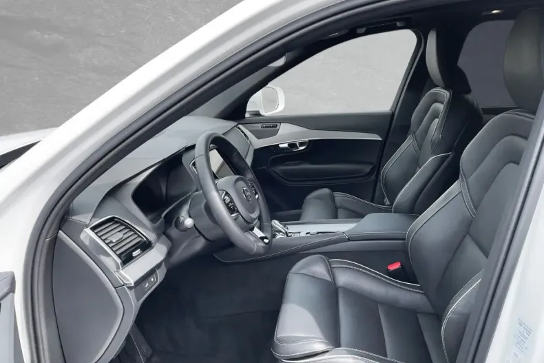 Volvo XC90 din 2024 cu 26.000 km - oferta VOL113675 - foto 3