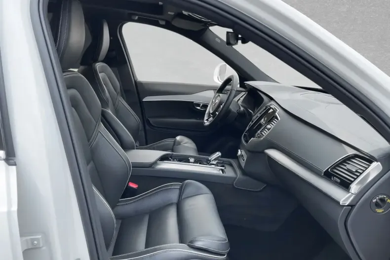 Volvo XC90 din 2024 cu 26.000 km - oferta VOL113675 - foto 4