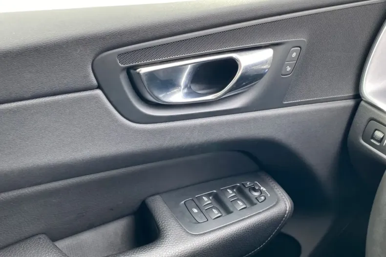 Volvo XC60 din 2020 cu 87.207 km - oferta VOL113680 - foto 26