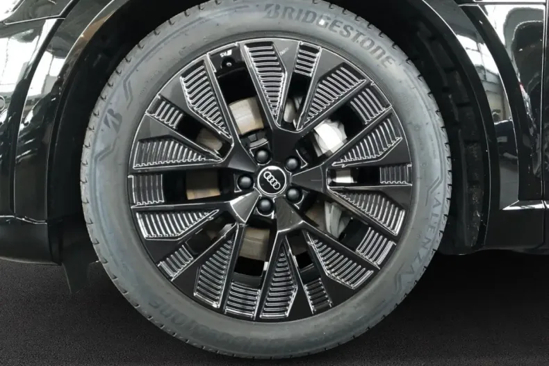 Audi Q8 e-tron din 2023 cu 17.900 km - oferta AUD113702 - foto 6