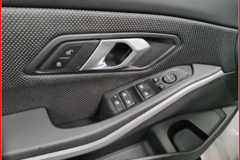 BMW 320 din 2022 cu 67.455 km - oferta BMW113703 - foto 11