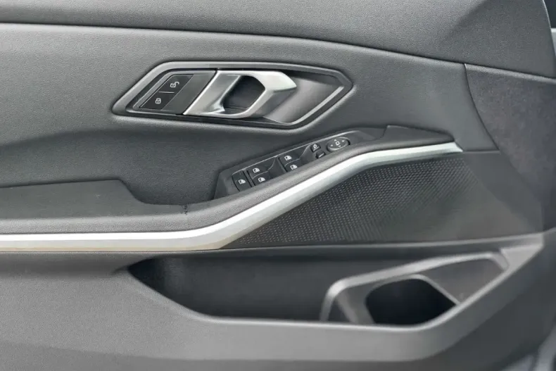 BMW 320 din 2024 cu 10.754 km - oferta BMW113704 - foto 12