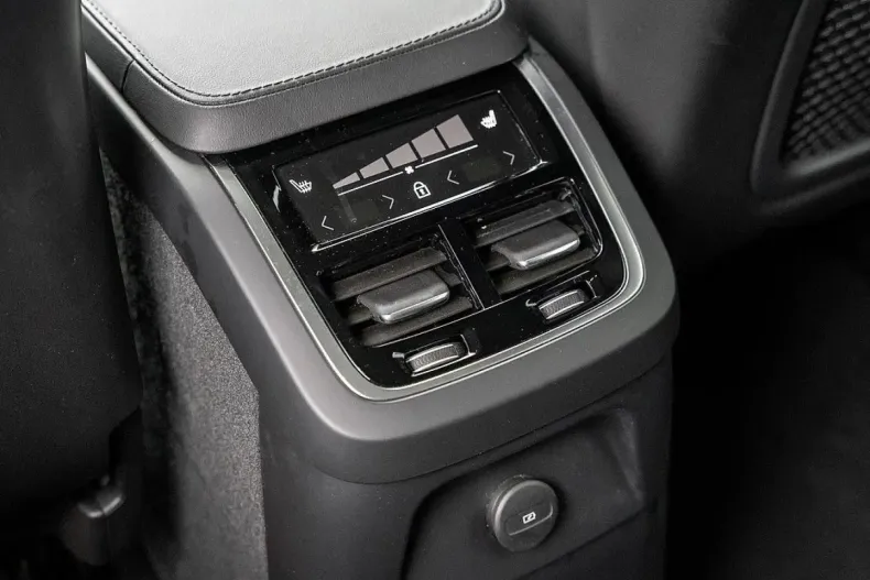 Volvo XC90 din 2024 cu 25.600 km - oferta VOL113756 - foto 8