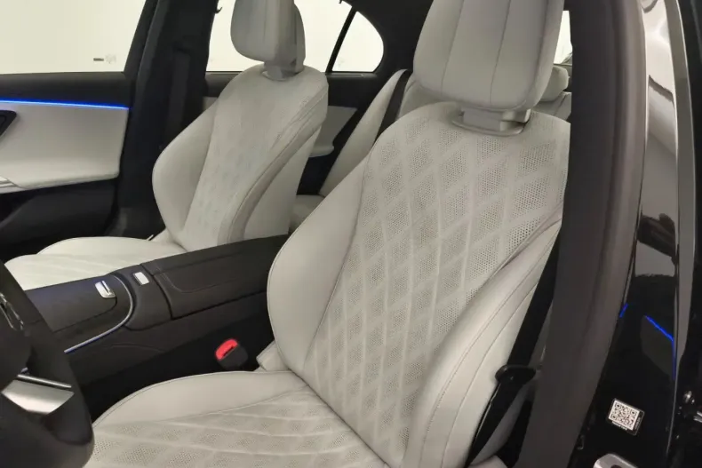 Mercedes-Benz E 300 din 2023 cu 10.807 km - oferta MER113787 - foto 13