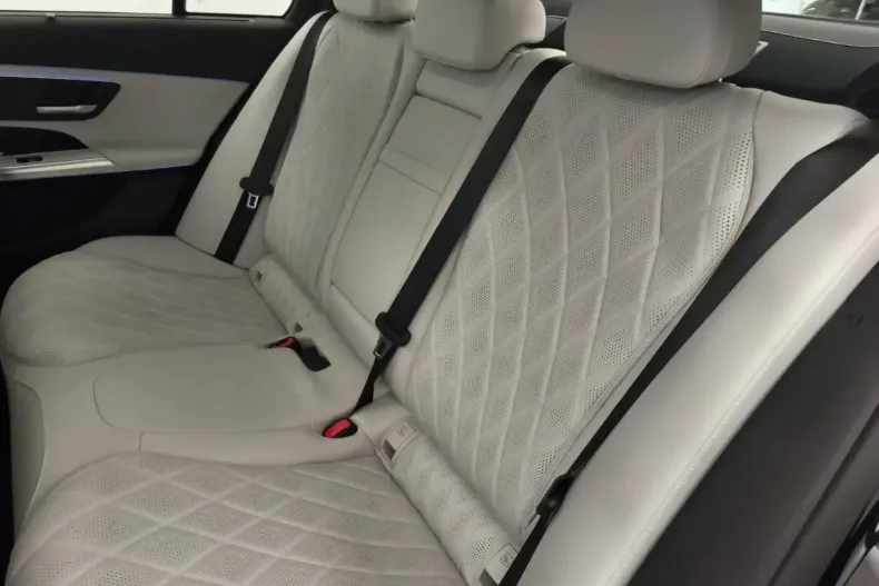 Mercedes-Benz E 300 din 2023 cu 10.807 km - oferta MER113787 - foto 20