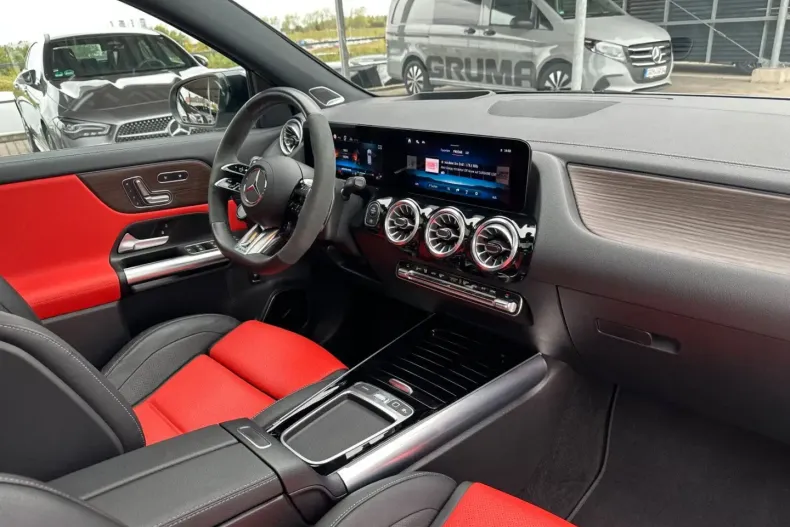 Mercedes-Benz GLA 45 AMG din 2024 cu 18.265 km - oferta MER113890 - foto 17