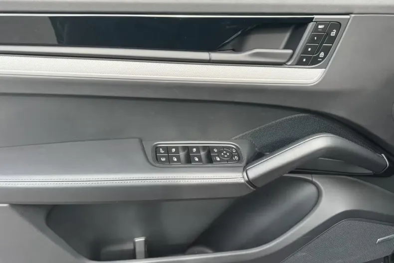 Porsche Cayenne din 2023 cu 22.500 km - oferta POR113954 - foto 4