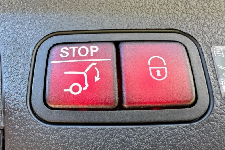 Mercedes-Benz GLE 450 din 2025 cu 2.100 km - oferta MER113963 - foto 5