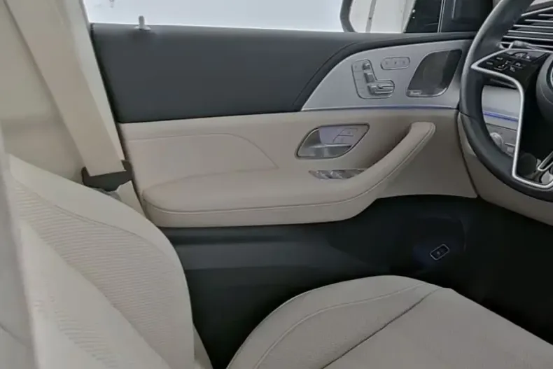 Mercedes-Benz GLE 450 din 2024 cu 8.989 km - oferta MER113964 - foto 8