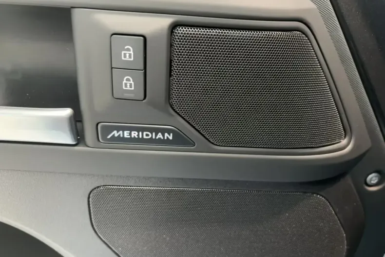 Land Rover Defender din 2025 cu 500 km - oferta LAN113983 - foto 12