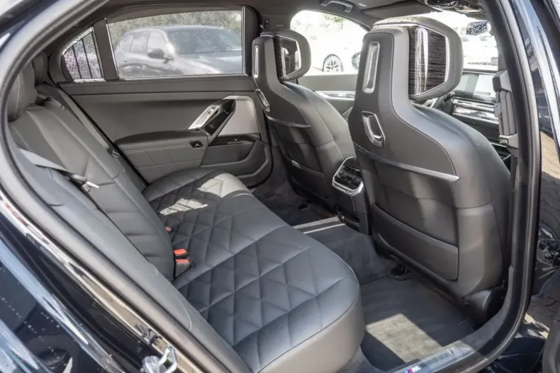 BMW 740 din 2024 cu 24.216 km - oferta BMW113996 - foto 8