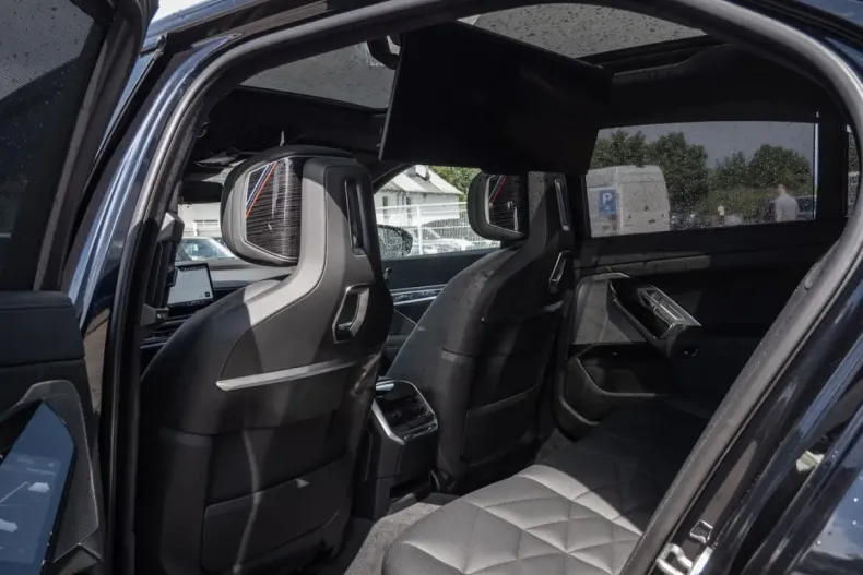 BMW 740 din 2024 cu 24.216 km - oferta BMW113996 - foto 11