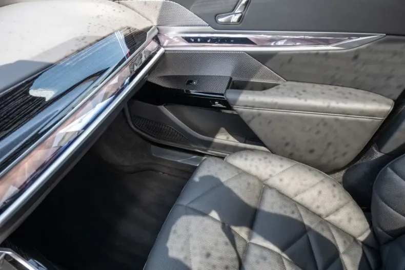 BMW 740 din 2024 cu 24.216 km - oferta BMW113996 - foto 19