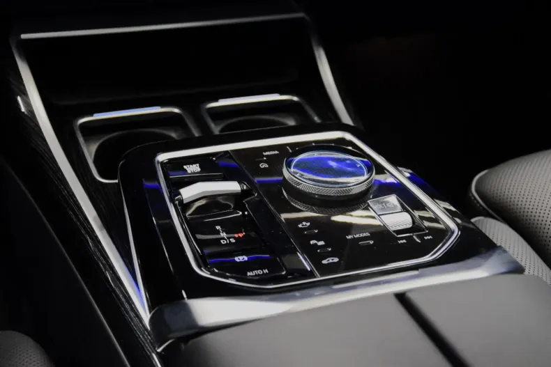 BMW 740 din 2024 cu 26.100 km - oferta BMW114008 - foto 19