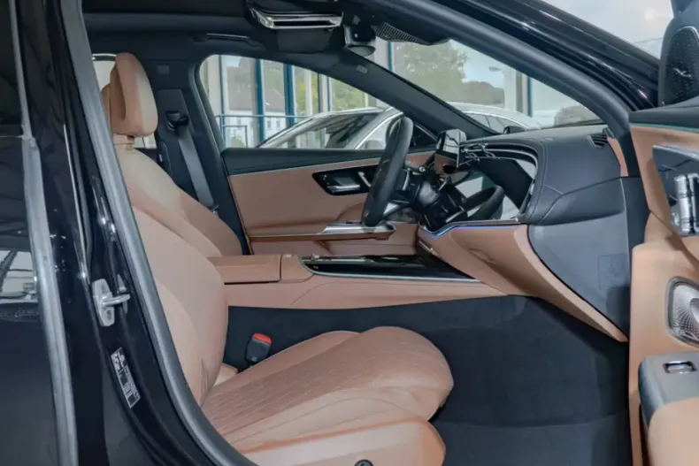 Mercedes-Benz E 220 din 2024 cu 7.500 km - oferta MER114039 - foto 7