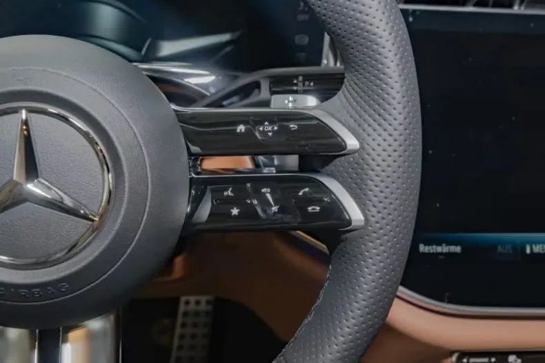 Mercedes-Benz E 220 din 2024 cu 7.500 km - oferta MER114039 - foto 8