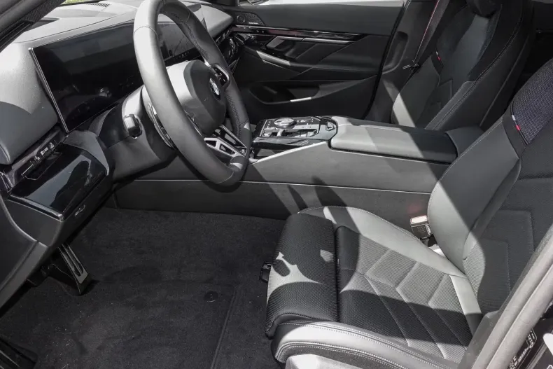 BMW 520 din 2025 cu 0 km - oferta BMW114046 - foto 10