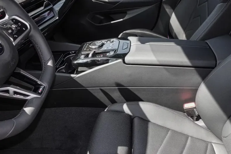 BMW 520 din 2025 cu 0 km - oferta BMW114046 - foto 11