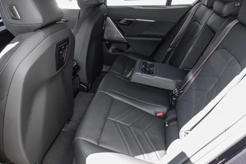 BMW 520 din 2025 cu 0 km - oferta BMW114046 - foto 14