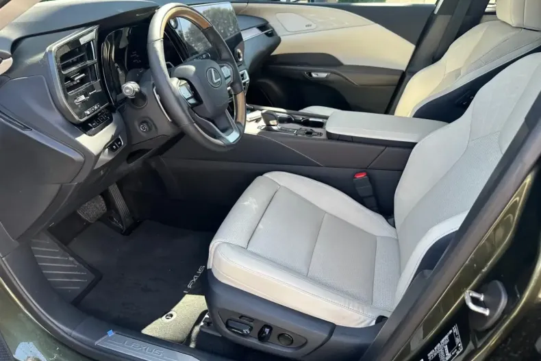 Lexus RX 450 din 2025 cu 4.690 km - oferta LEX114081 - foto 6