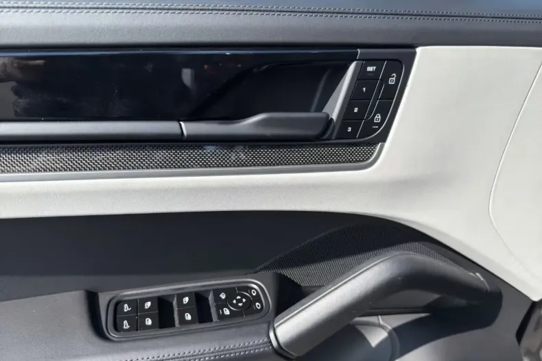 Porsche Cayenne din 2024 cu 9.610 km - oferta POR114085 - foto 18