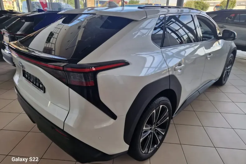 Toyota bZ4X din 2025 cu 100 km - oferta TOY114091 - foto 4
