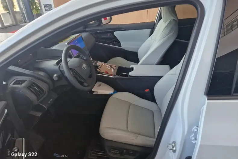 Toyota bZ4X din 2025 cu 100 km - oferta TOY114091 - foto 8