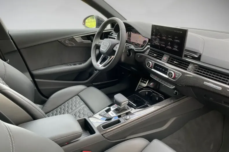 Audi RS4 din 2024 cu 10.849 km - oferta AUD114112 - foto 9