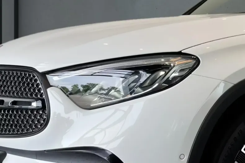 Mercedes-Benz GLC 200 din 2023 cu 14.600 km - oferta MER114231 - foto 3