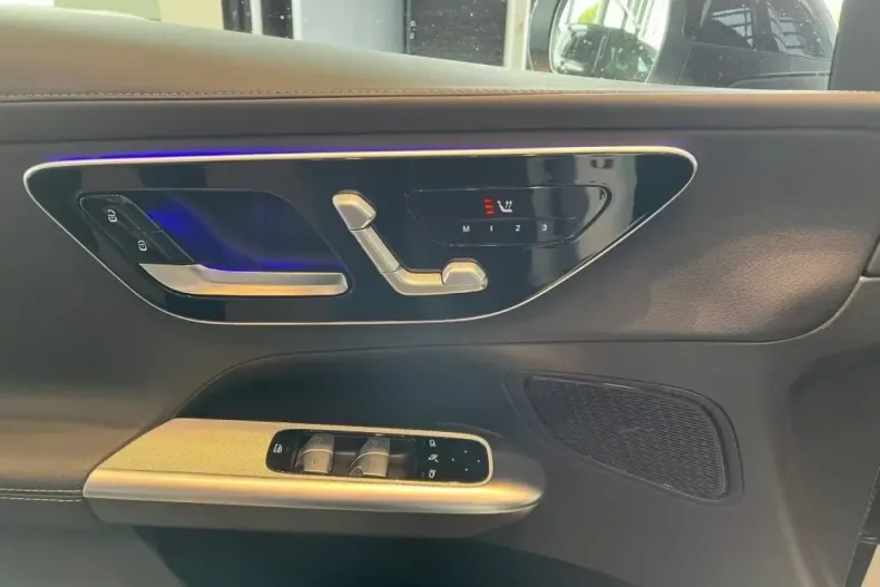 Mercedes-Benz GLC 200 din 2023 cu 14.600 km - oferta MER114231 - foto 10