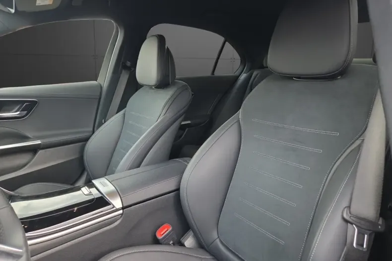 Mercedes-Benz C 300 din 2024 cu 12.400 km - oferta MER114252 - foto 6