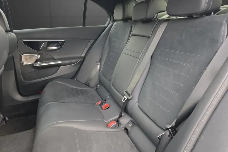 Mercedes-Benz C 300 din 2024 cu 12.400 km - oferta MER114252 - foto 7