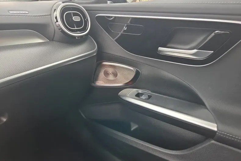 Mercedes-Benz C 300 din 2024 cu 12.400 km - oferta MER114252 - foto 8