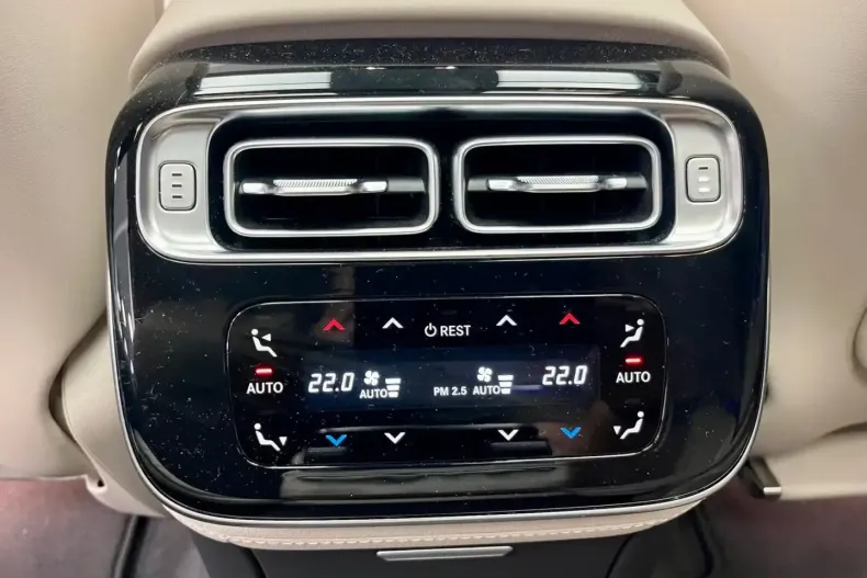 Mercedes-Benz S 580 din 2024 cu 9.165 km - oferta MER114263 - foto 10