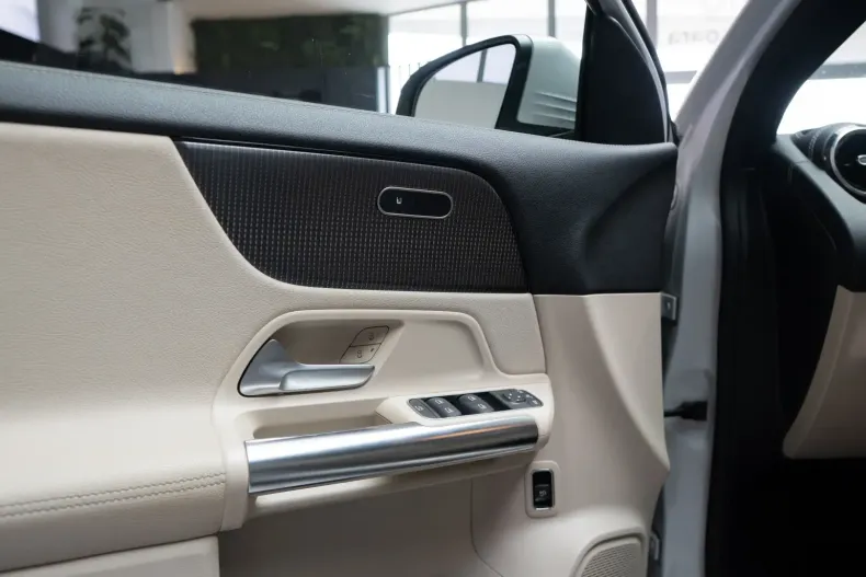 Mercedes-Benz GLA 250 din 2020 cu 77.000 km - oferta MER114279 - foto 16