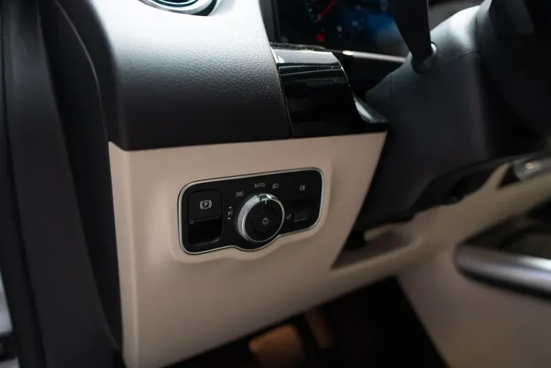 Mercedes-Benz GLA 250 din 2020 cu 77.000 km - oferta MER114279 - foto 17