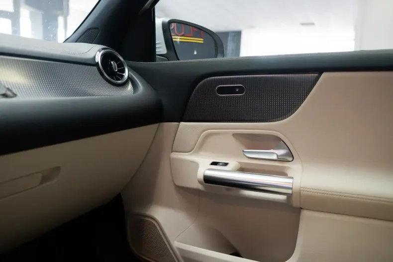 Mercedes-Benz GLA 250 din 2020 cu 77.000 km - oferta MER114279 - foto 18