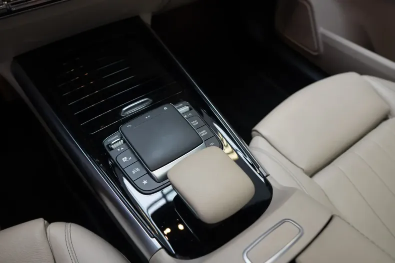 Mercedes-Benz GLA 250 din 2020 cu 77.000 km - oferta MER114279 - foto 19