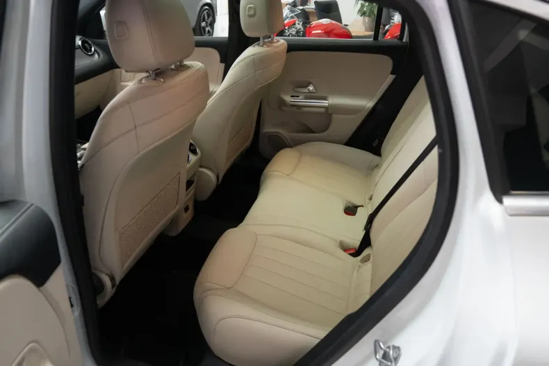 Mercedes-Benz GLA 250 din 2020 cu 77.000 km - oferta MER114279 - foto 20