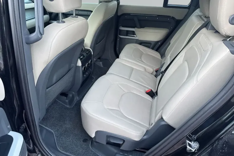 Land Rover Defender din 2024 cu 35.500 km - oferta LAN114291 - foto 9