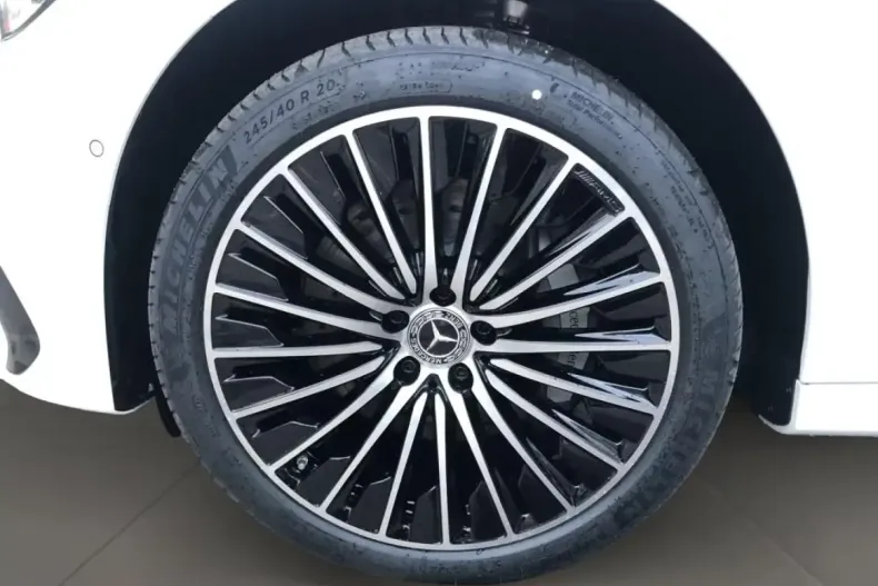 Mercedes-Benz E 300 din 2024 cu 10.871 km - oferta MER114323 - foto 3