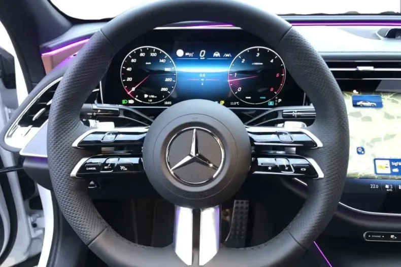 Mercedes-Benz E 300 din 2024 cu 10.871 km - oferta MER114323 - foto 9