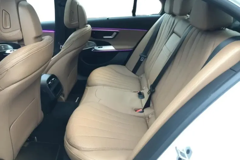 Mercedes-Benz E 300 din 2024 cu 10.871 km - oferta MER114323 - foto 10