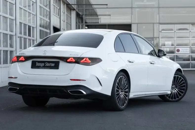 Mercedes-Benz E 300 din 2024 cu 12.666 km - oferta MER114327 - foto 2
