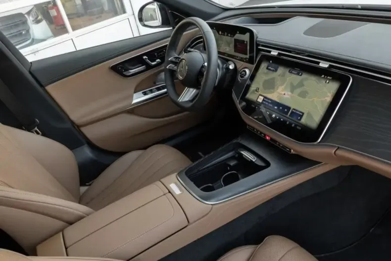 Mercedes-Benz E 300 din 2024 cu 12.666 km - oferta MER114327 - foto 4